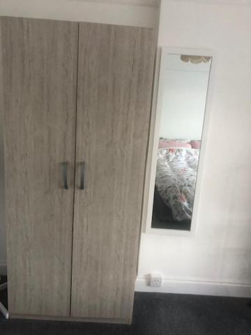 Central London Flat: Quick Access, Refurbished 3-Bed Near Station Exterior photo