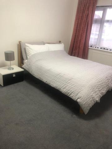 Central London Flat: Quick Access, Refurbished 3-Bed Near Station Exterior photo