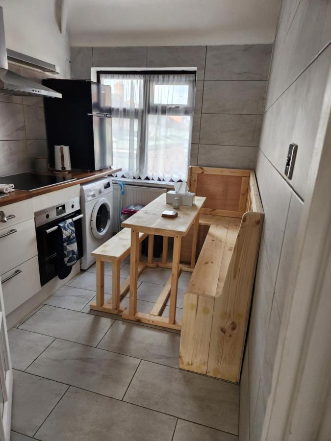 Central London Flat: Quick Access, Refurbished 3-Bed Near Station Exterior photo