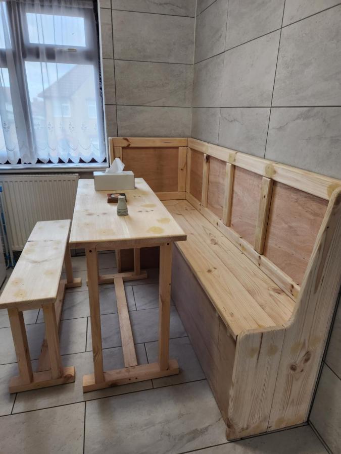 Central London Flat: Quick Access, Refurbished 3-Bed Near Station Exterior photo