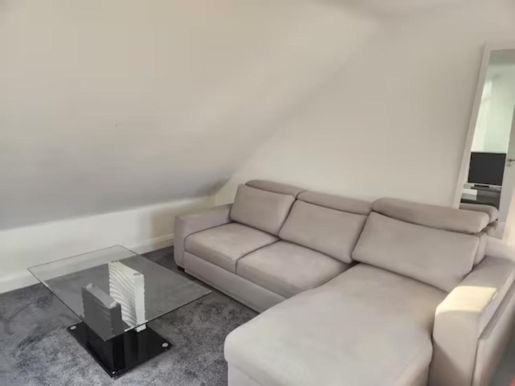 Central London Flat: Quick Access, Refurbished 3-Bed Near Station Exterior photo